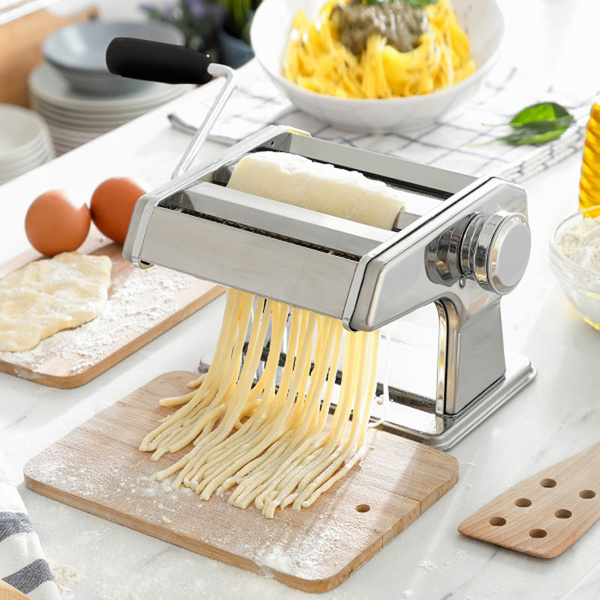 Pasta maker in outlet store